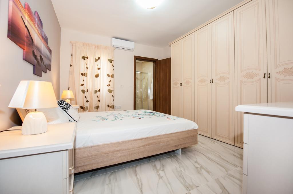The Waves Holiday Apartment Marsaxlokk Exterior photo